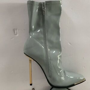 Gorgeous Powder blue patent leather heeled boots🔥